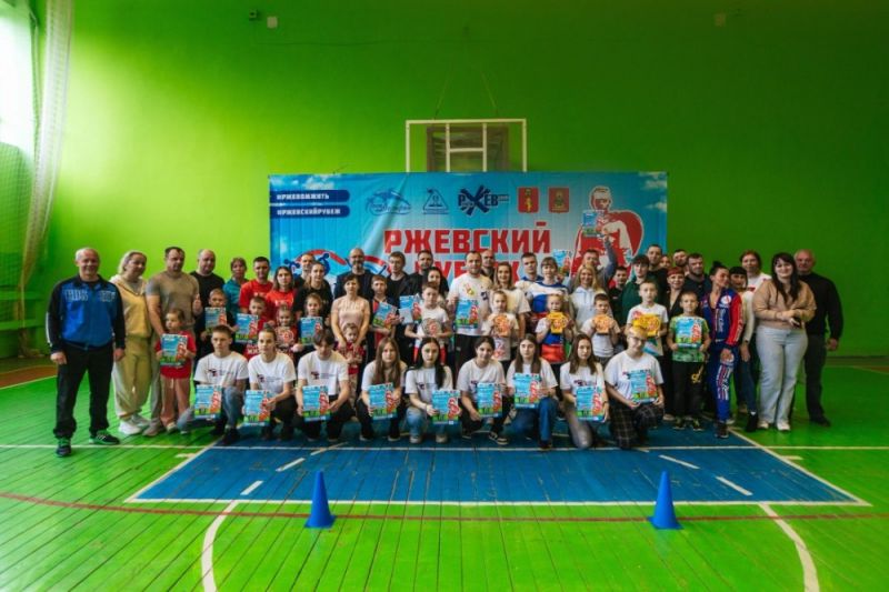4 мая в Ржеве прошли соревнования среди спортивных семей «Ржевский рубеж» в физкультурно-оздоровительном комплексе «Дельфин».